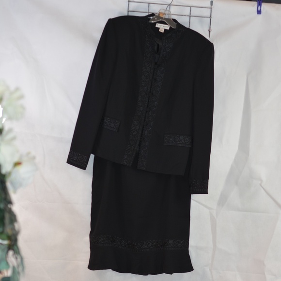 Black embroidered two pice Skirt/Jacket Suit SZ 14 John Meyer - Picture 2 of 10